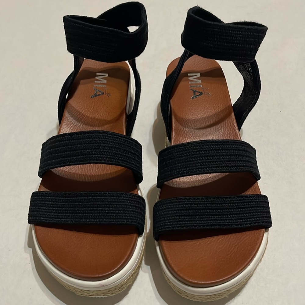 New MIA Girls Tierraa Black Sandals Size 4 pm